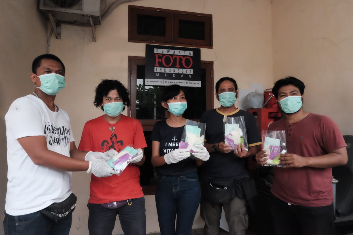 PFI Medan Bagikan Masker Hingga Vitamin Kepada Anggota