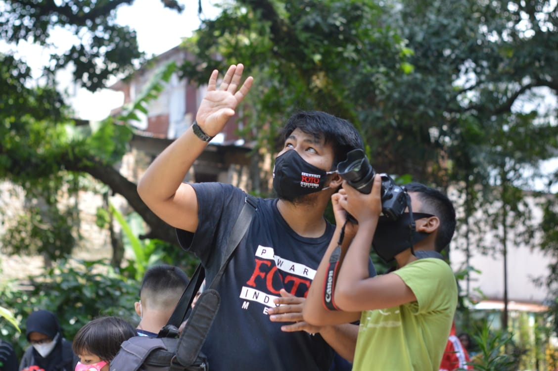 PFI Medan Bagi Ilmu Fotografi kepada Anak-anak Kampung Sejahtera