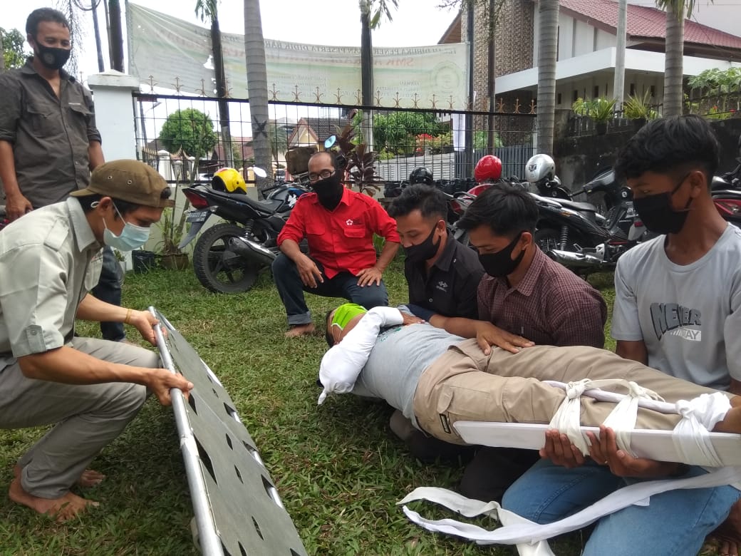 Pelatihan First Aid Untuk Pemandu Wisata dan Penggiat Alam Bebas